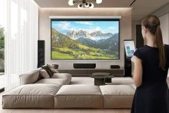 EH-QS100B : Projecteur 4K PRO-UHD ultracourte focale avec 4500 lumens de luminosité et commandes IP pour une expérience de divertissement immersive.