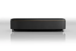 EH-QS100B : Projecteur 4K PRO-UHD ultracourte focale avec 4500 lumens de luminosité et commandes IP pour une expérience de divertissement immersive.