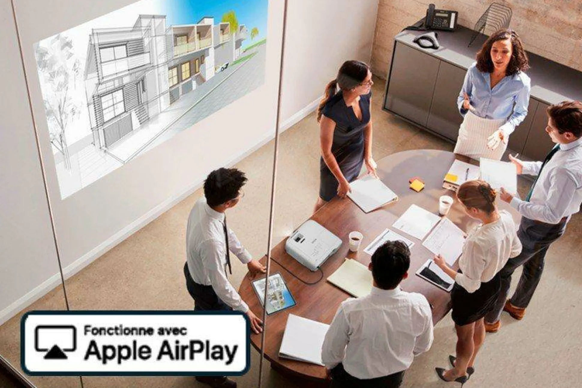 Projecteur à lampe Full HD EB-FH18, Apple AirPlay 2, Wi-Fi, 2 ports HDMI, 4 100 lumens, grande taille d’image jusqu’à 304 pouces (7,72 m)